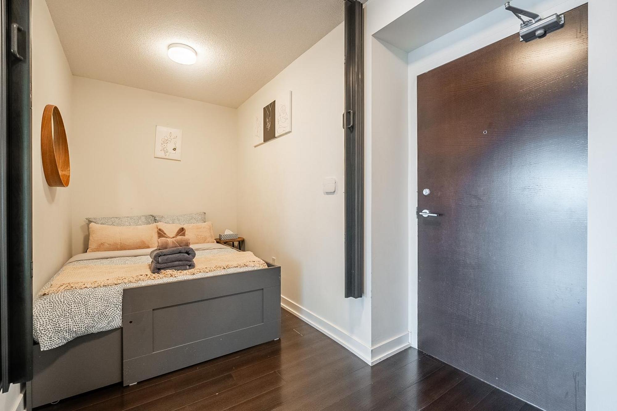 Apartment Stunning Luxurious Lakeview By Cn Tower *