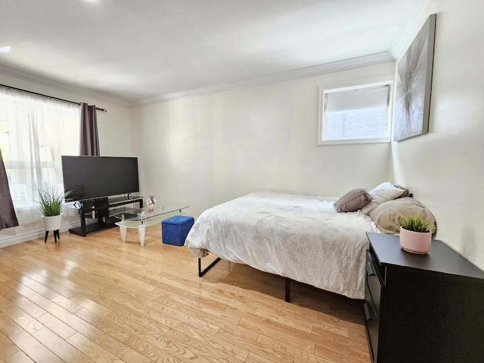 Mins Walk To Trinity Bellwood Park From Your Downtown Apartment Toronto