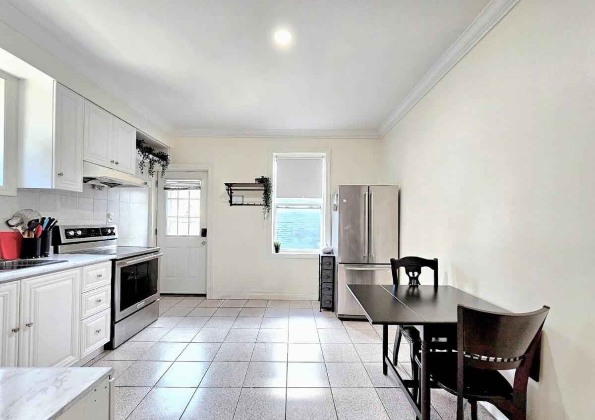 Mins Walk To Trinity Bellwood Park From Your Downtown * Toronto