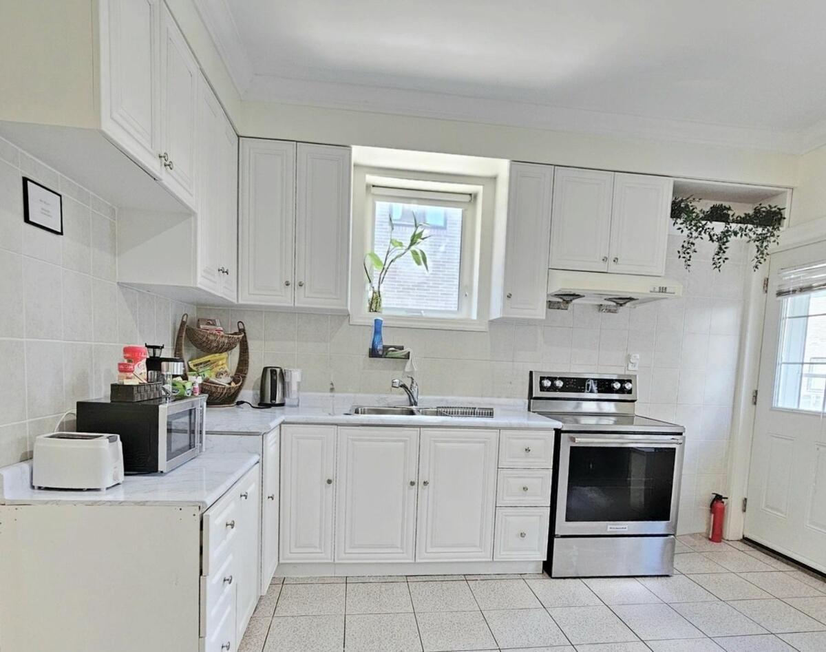 Mins Walk To Trinity Bellwood Park From Your Downtown Toronto