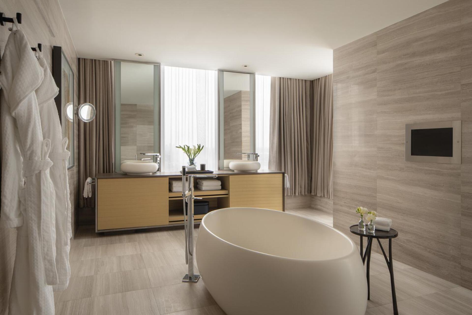 Four Seasons 5* Toronto