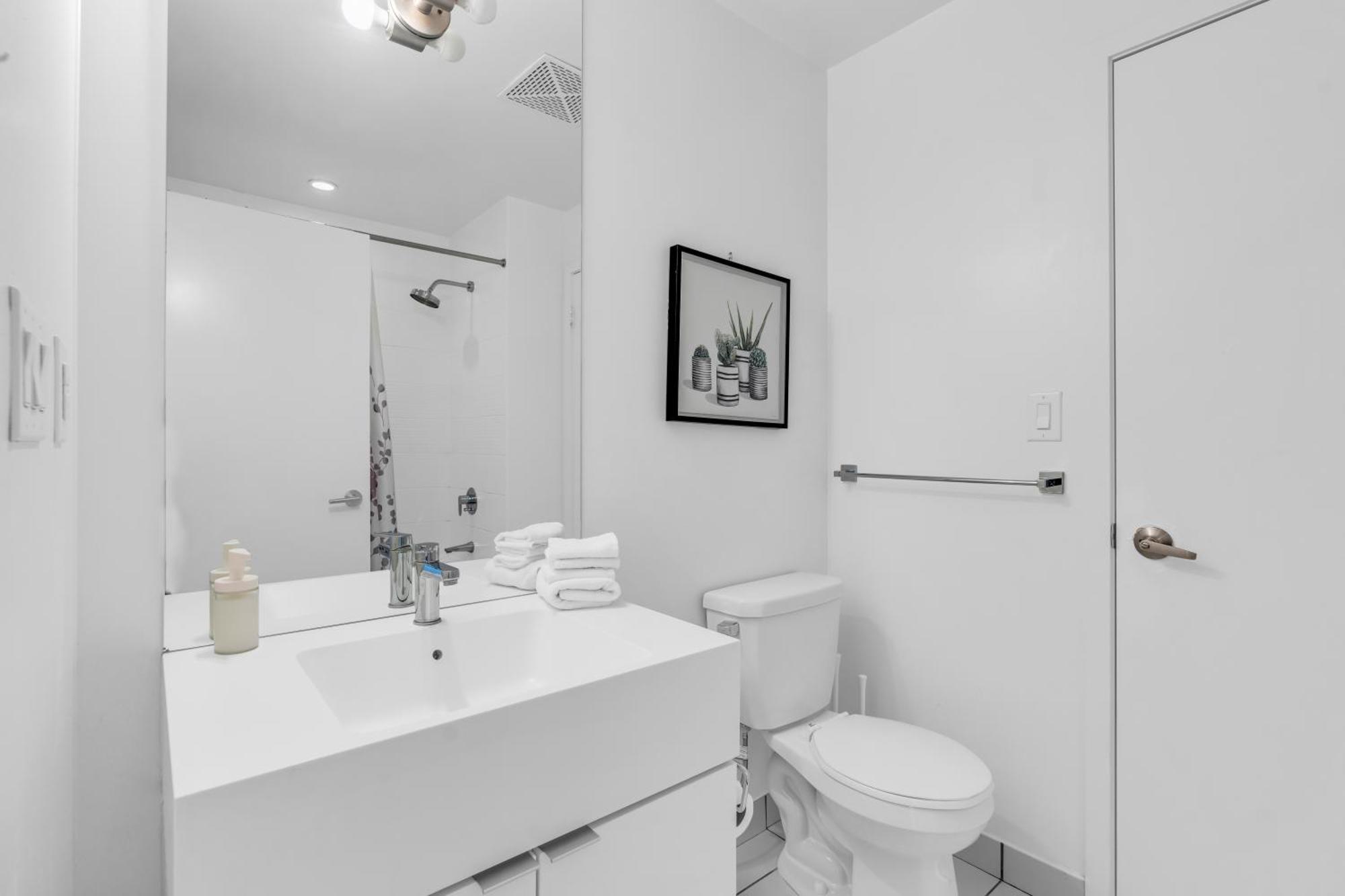 Downtown - Free Parking/self Check-in Apartment *