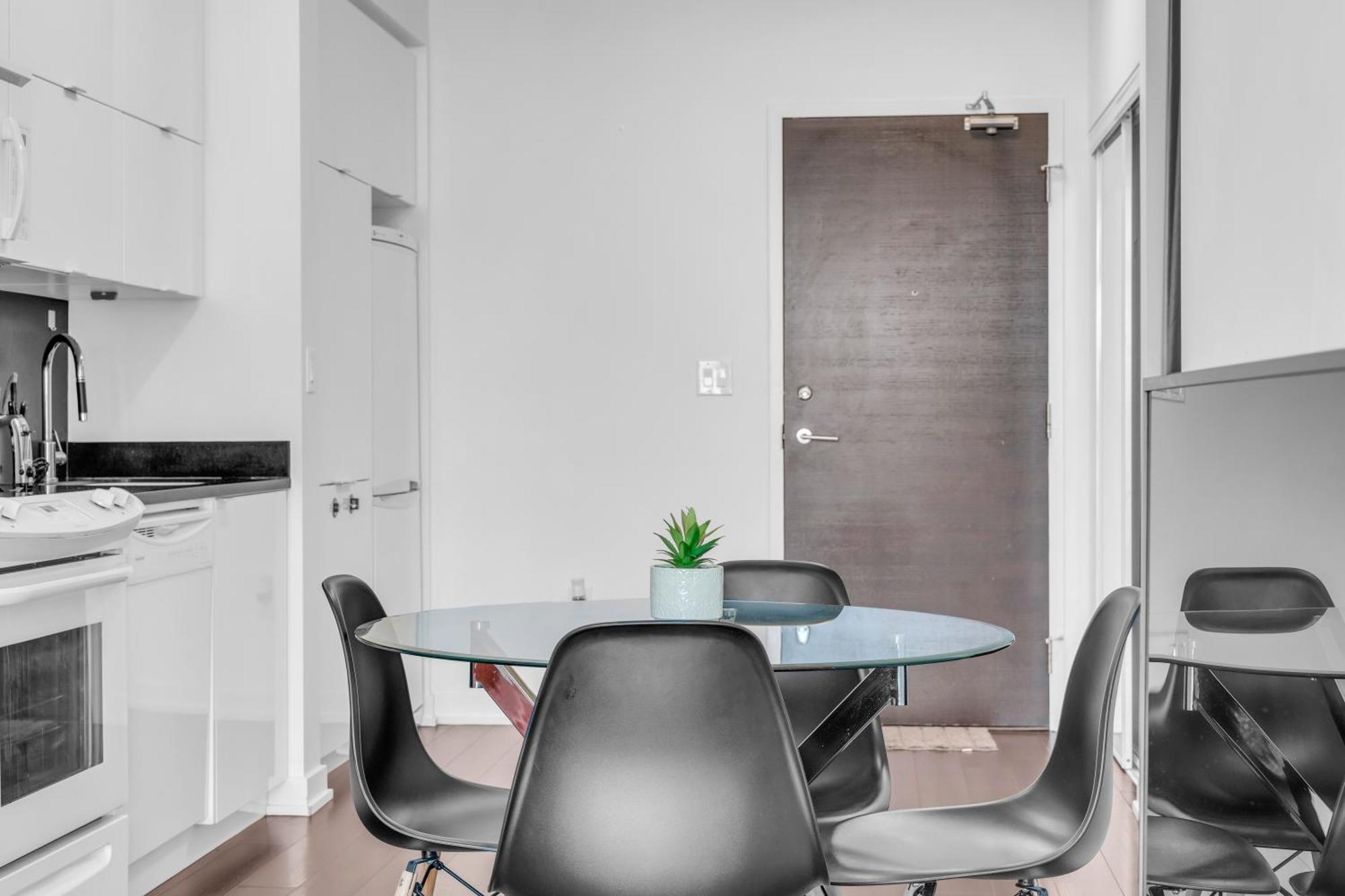 Downtown - Free Parking/self Check-in Apartment
