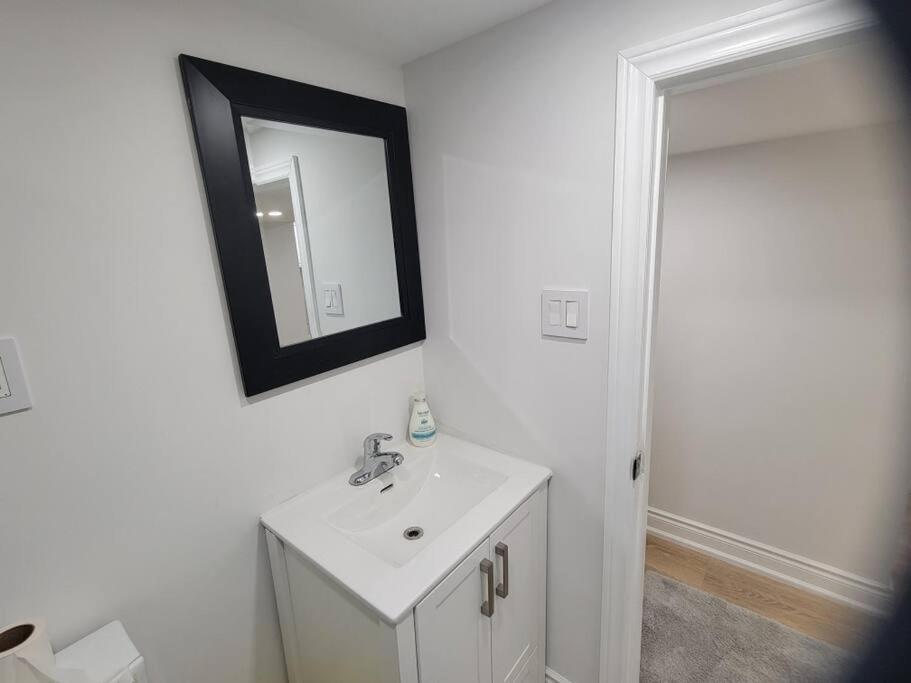 Apartment Basement Apartment, 25 Minutes To Downtown *