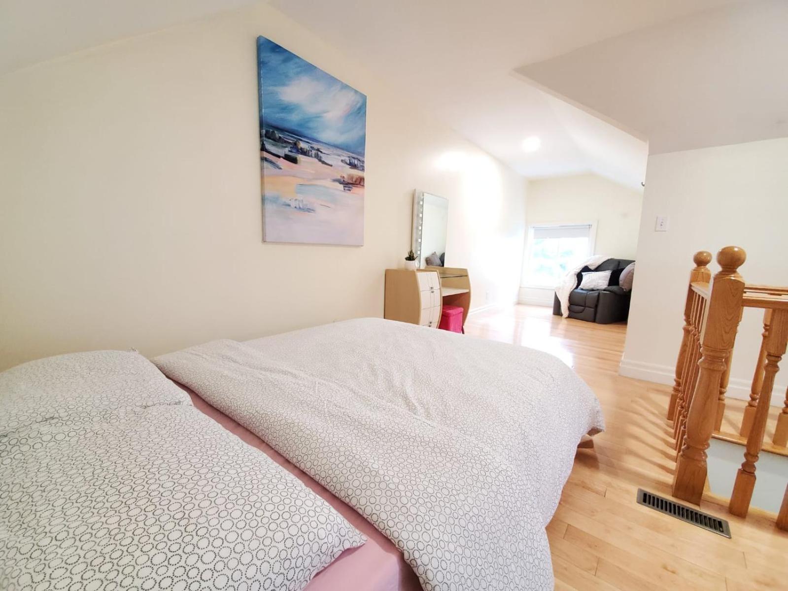 Apartment Mins Walk To Trinity Bellwood Park From Your Downtown