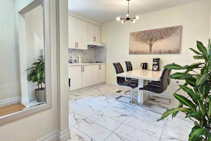 Mins Walk To Trinity Bellwood Park From Your Downtown