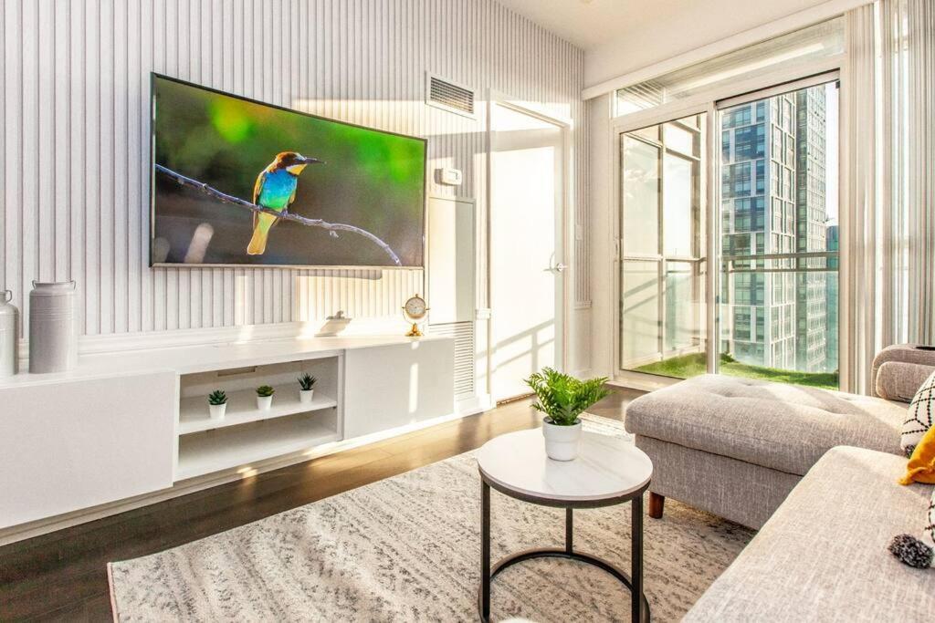 Sunset Bliss: Elegant 2br With Scenic Views! Apartment *
