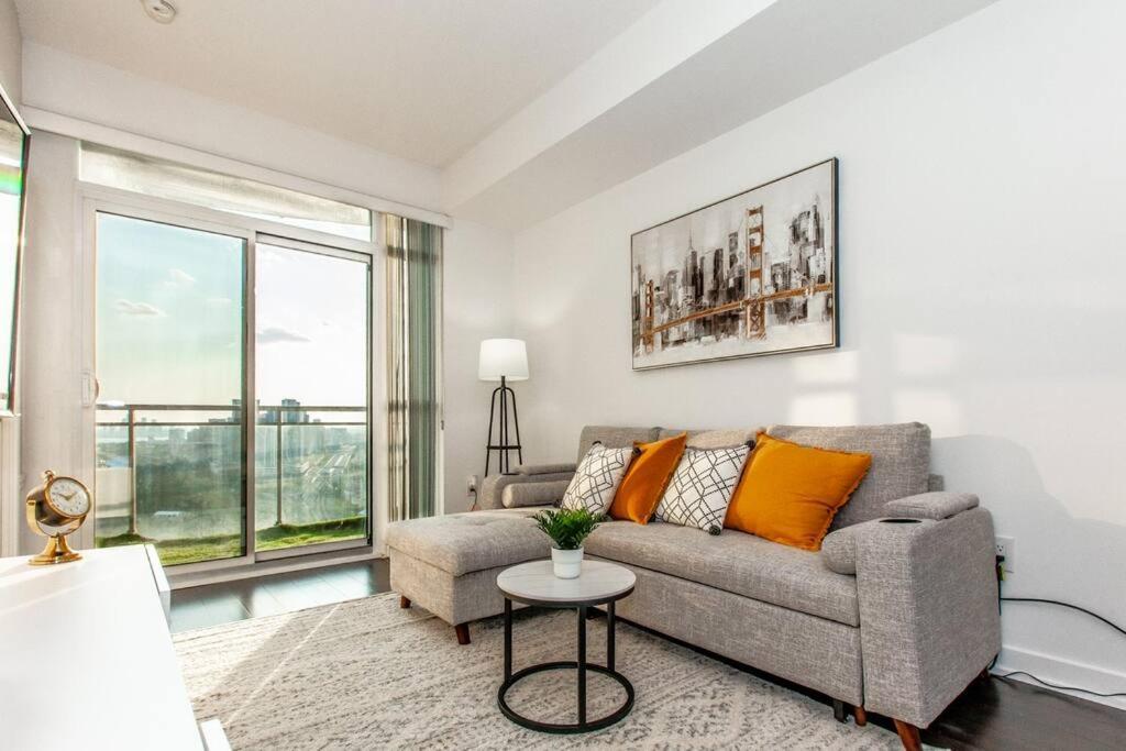 Sunset Bliss: Elegant 2br With Scenic Views!