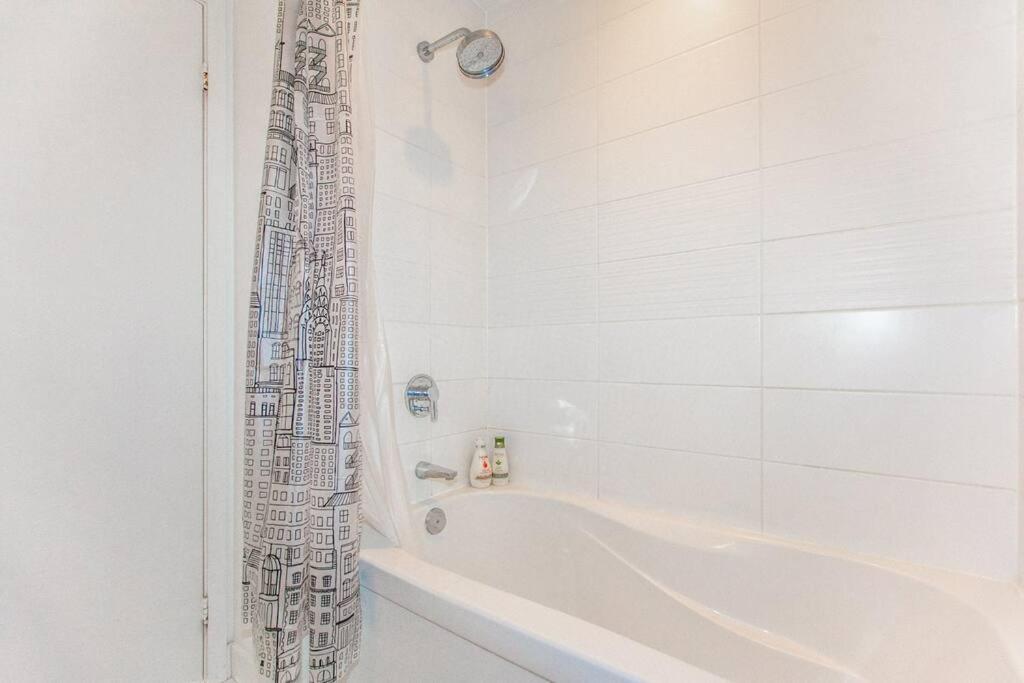 Apartment Sunset Bliss: Elegant 2br With Scenic Views!
