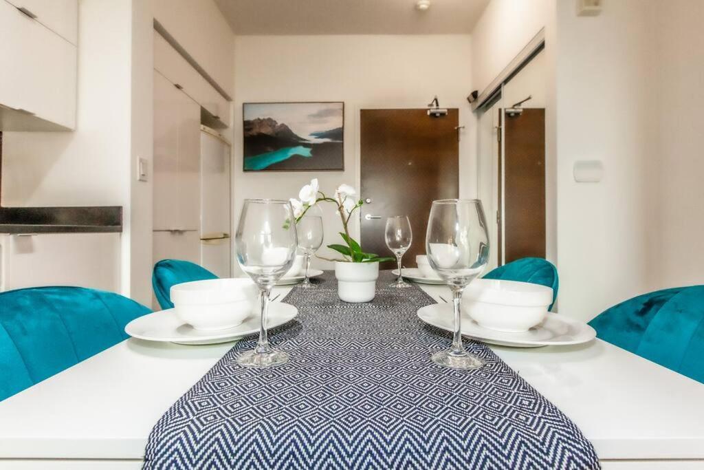 Sunset Bliss: Elegant 2br With Scenic Views! Apartment