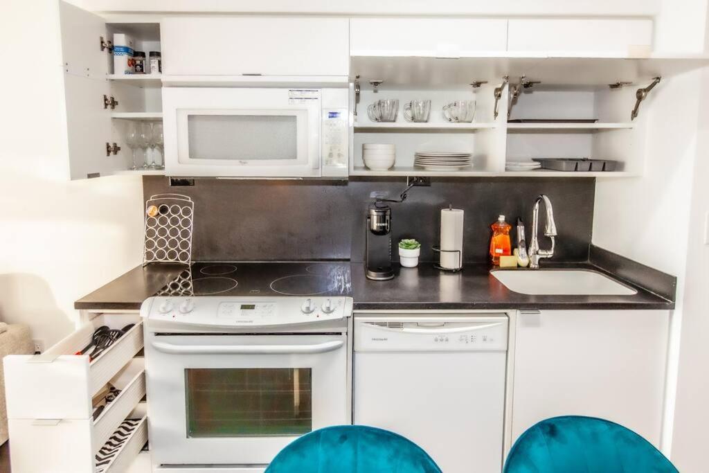 Apartment Sunset Bliss: Elegant 2br With Scenic Views! *
