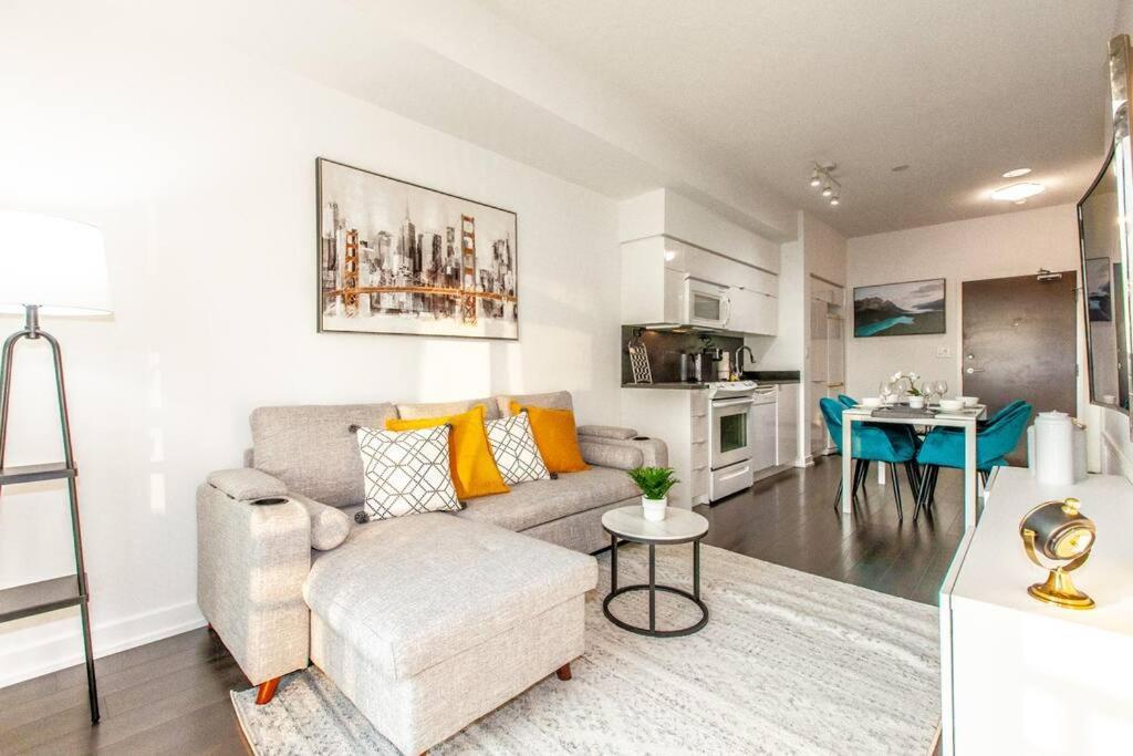 Sunset Bliss: Elegant 2br With Scenic Views!