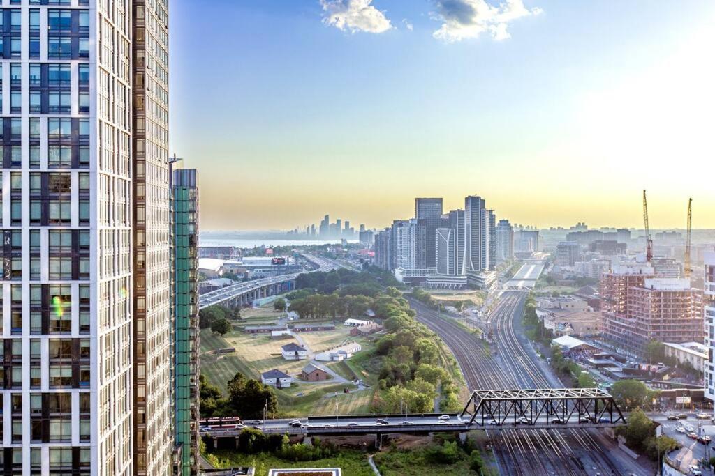 Sunset Bliss: Elegant 2br With Scenic Views! Apartment