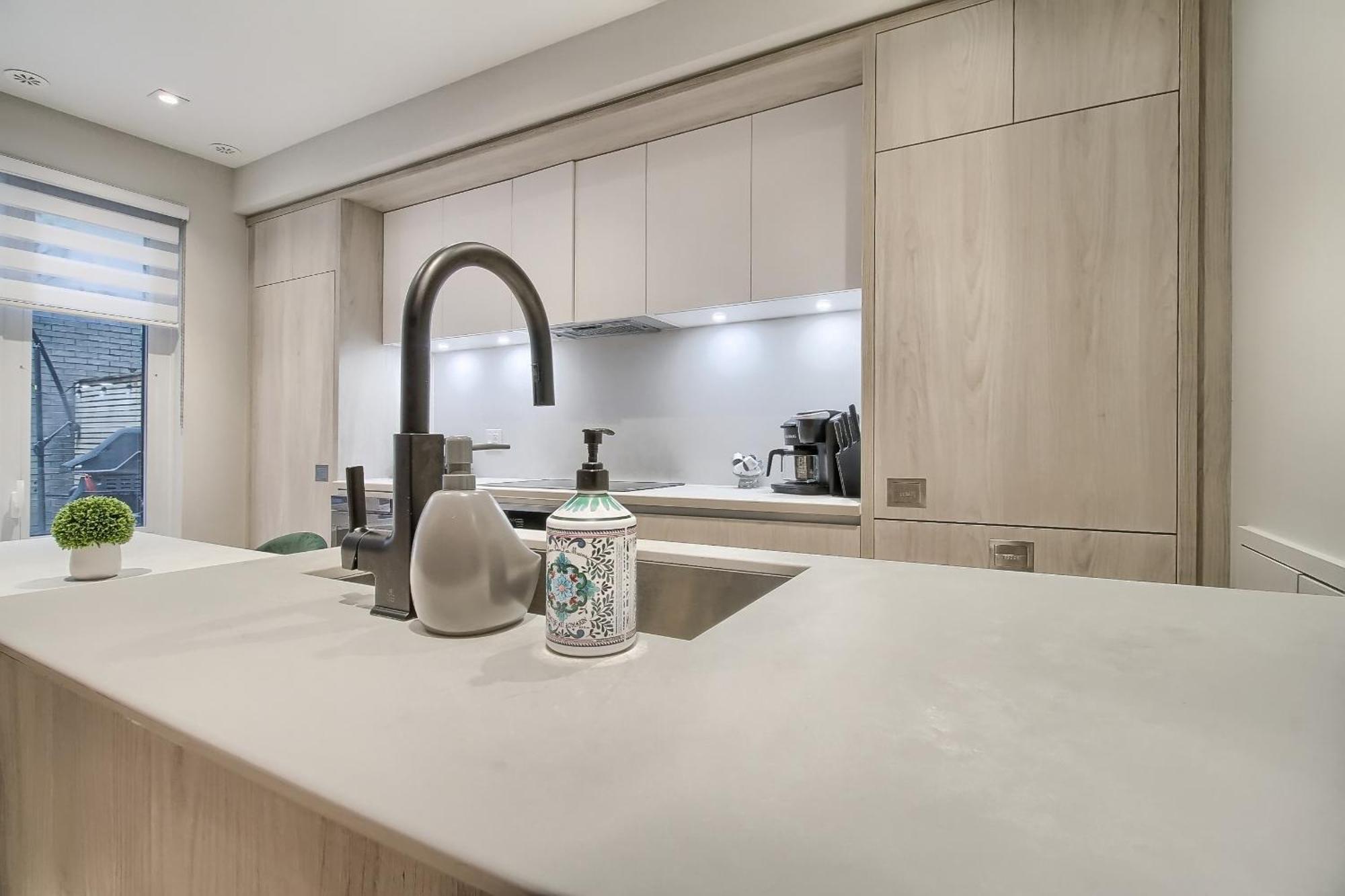 Luxury Townhouse In Downtown - Th1 Holiday home Toronto