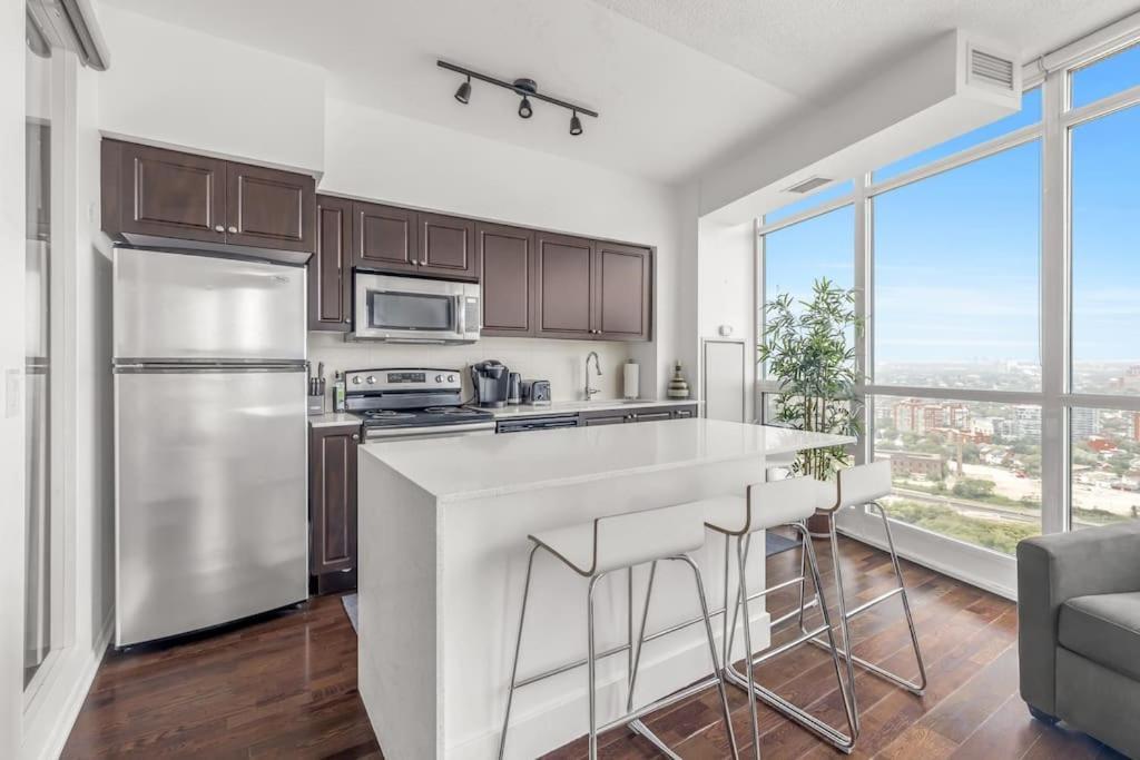 2 Bedroom With Amazing City Views & Free Parking