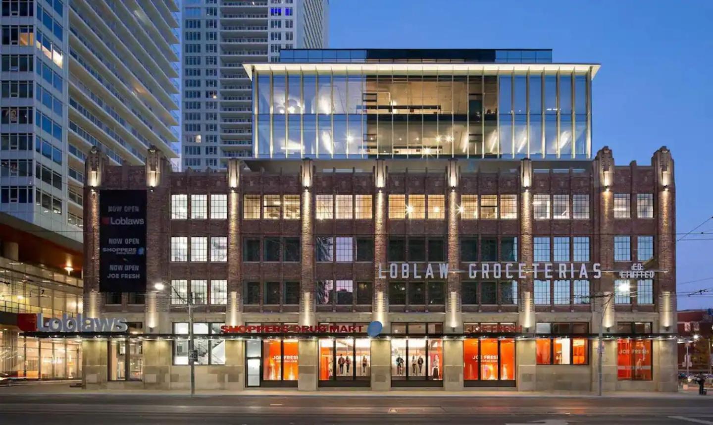 2 Bedroom With Amazing City Views & Free Parking Apartment