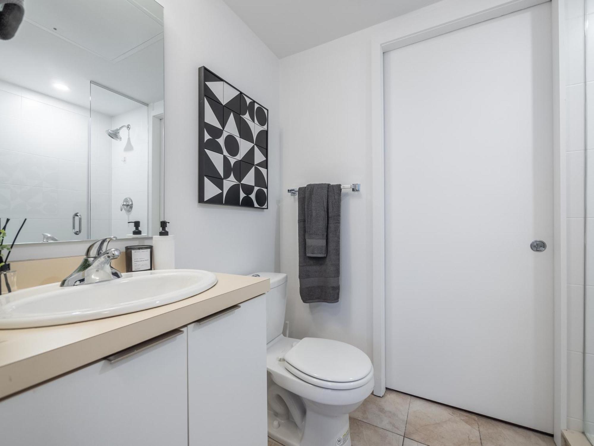 Apartment Luxury 2br Entertainment District Downtown Cn Tower View Balcony Pool & Hot Tub