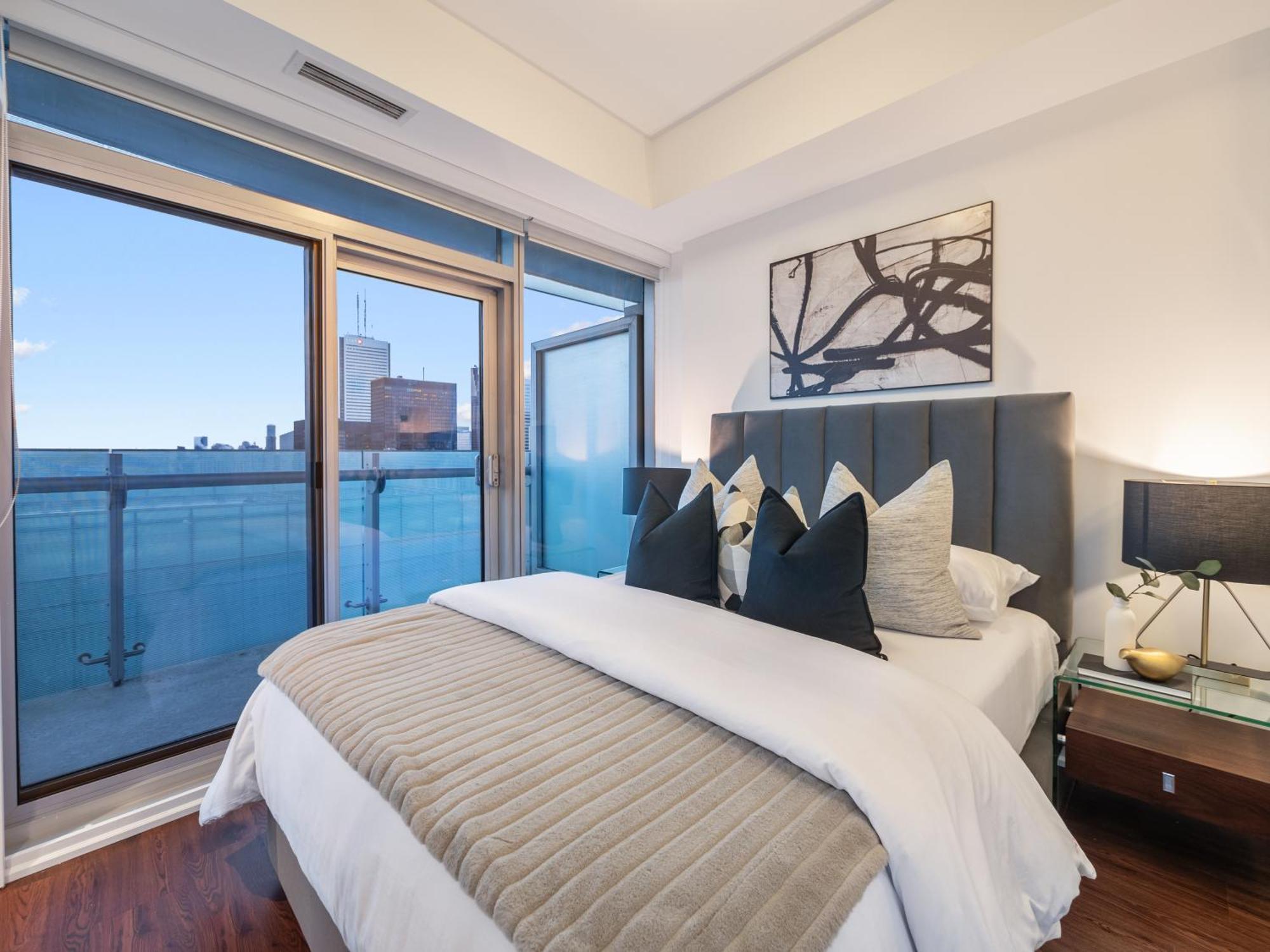 Apartment Luxury 2br Entertainment District Downtown Cn Tower View Balcony Pool & Hot Tub *