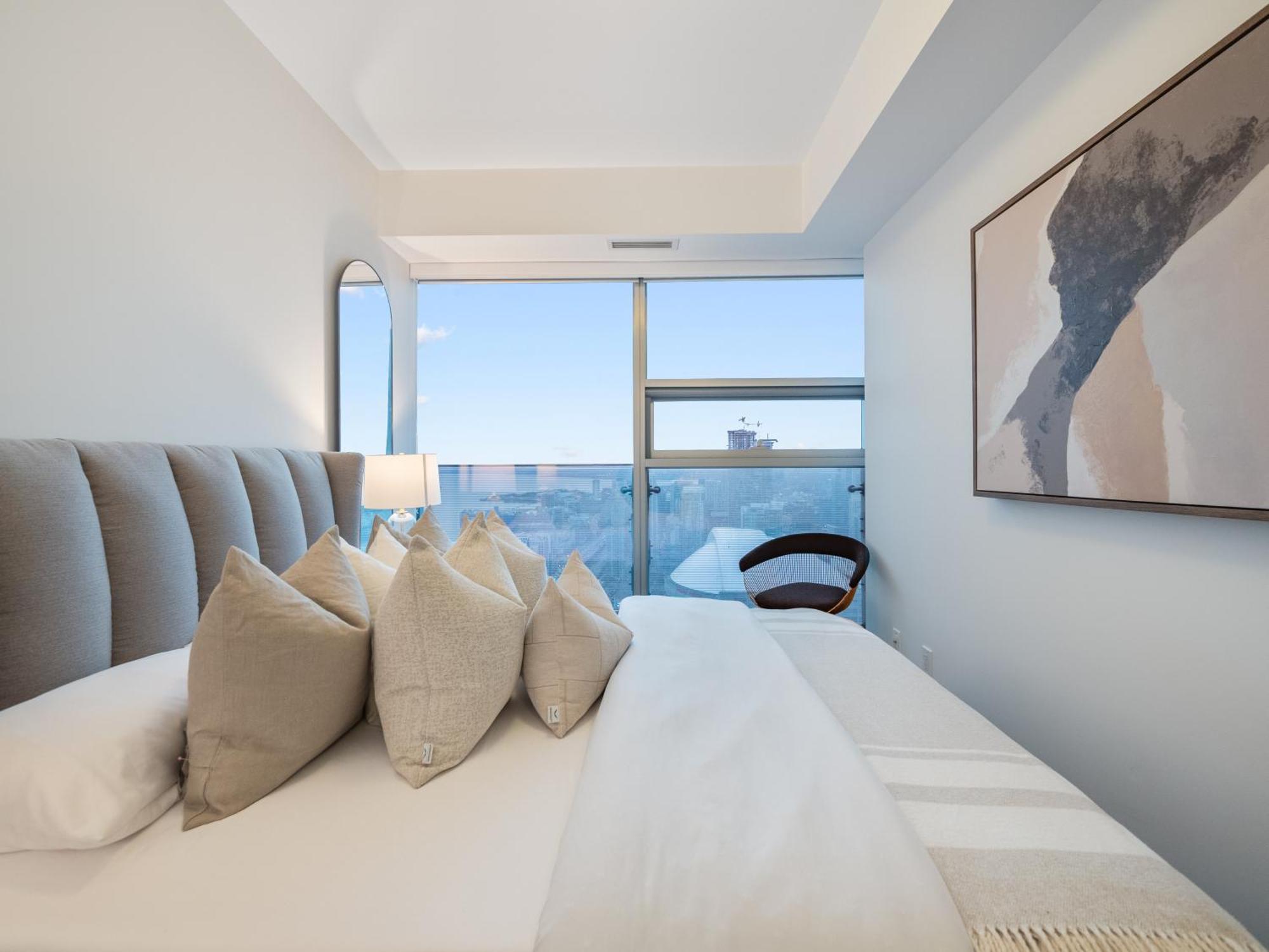 Apartment Luxury 2br Entertainment District Downtown Cn Tower View Balcony Pool & Hot Tub Toronto