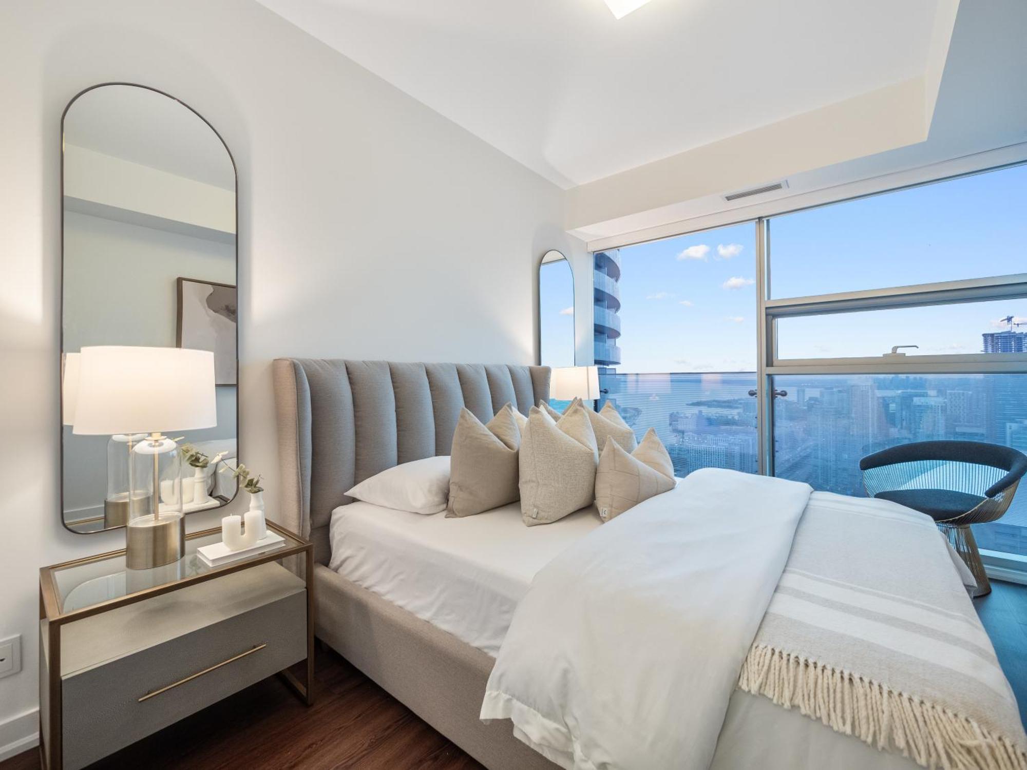 Luxury 2br Entertainment District Downtown Cn Tower View Balcony Pool & Hot Tub * Toronto