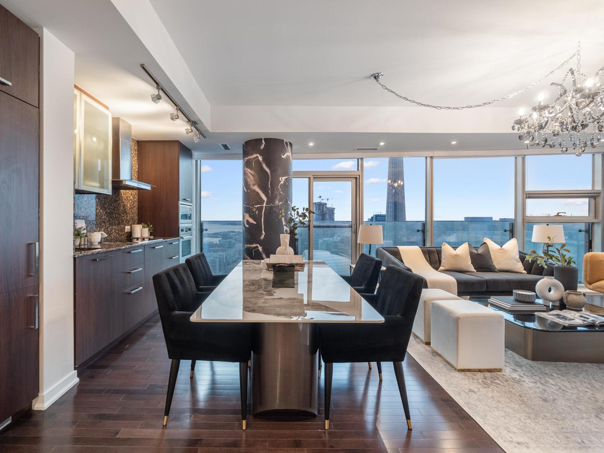 Luxury 2br Entertainment District Downtown Cn Tower View Balcony Pool & Hot Tub Apartment *