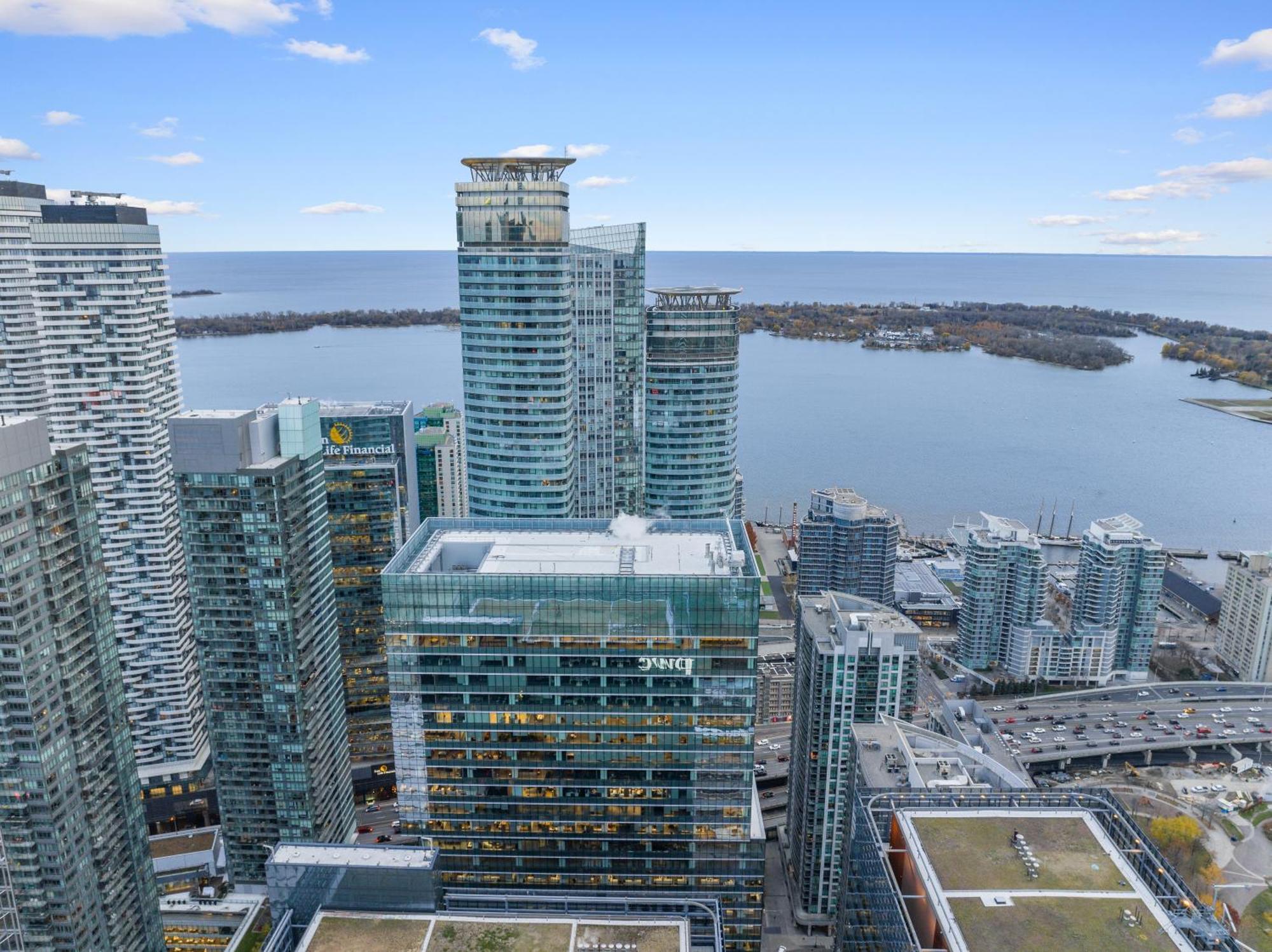 Luxury 2br Entertainment District Downtown Cn Tower View Balcony Pool & Hot Tub * Toronto