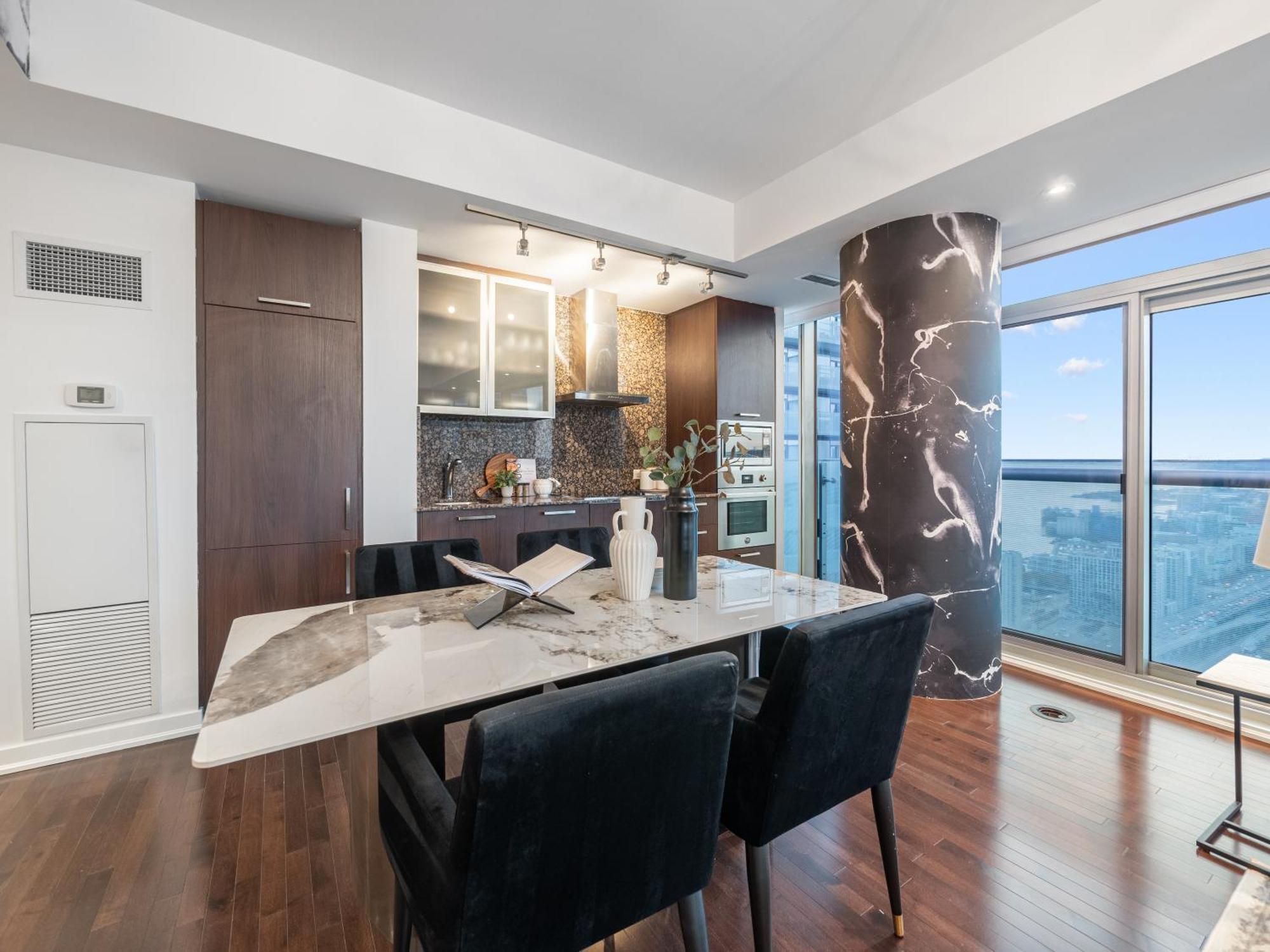 Luxury 2br Entertainment District Downtown Cn Tower View Balcony Pool & Hot Tub