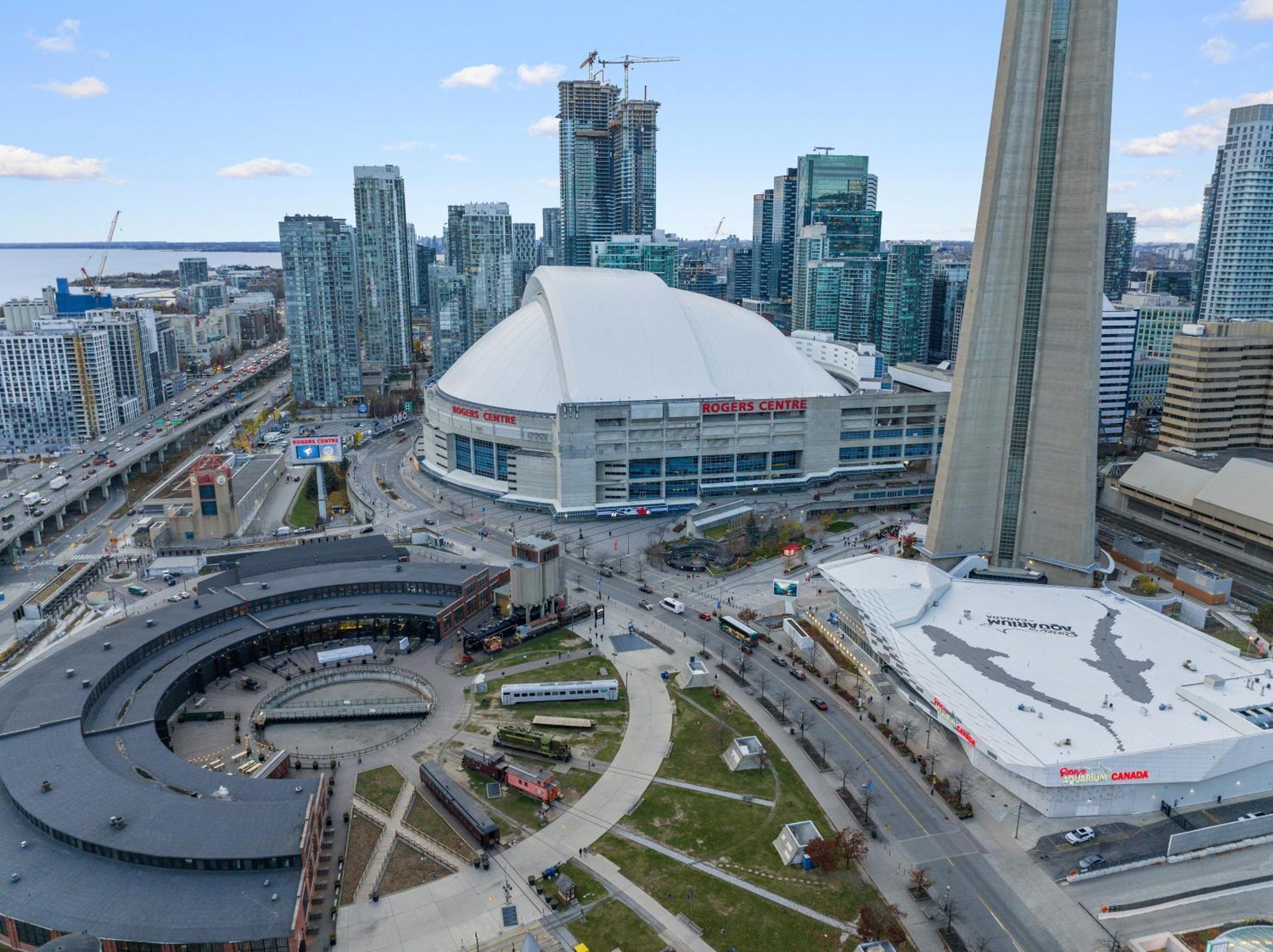 Luxury 2br Entertainment District Downtown Cn Tower View Balcony Pool & Hot Tub Apartment *