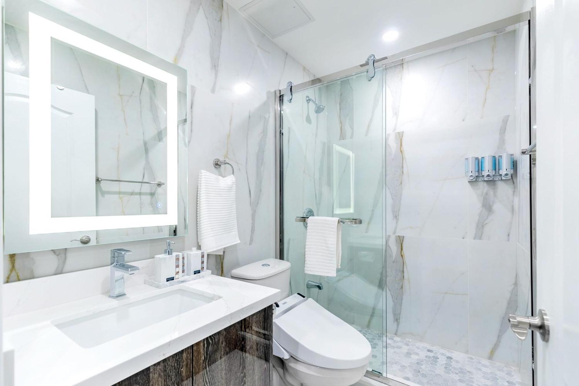 Modern Pet-friendly Chinatown Holiday home *