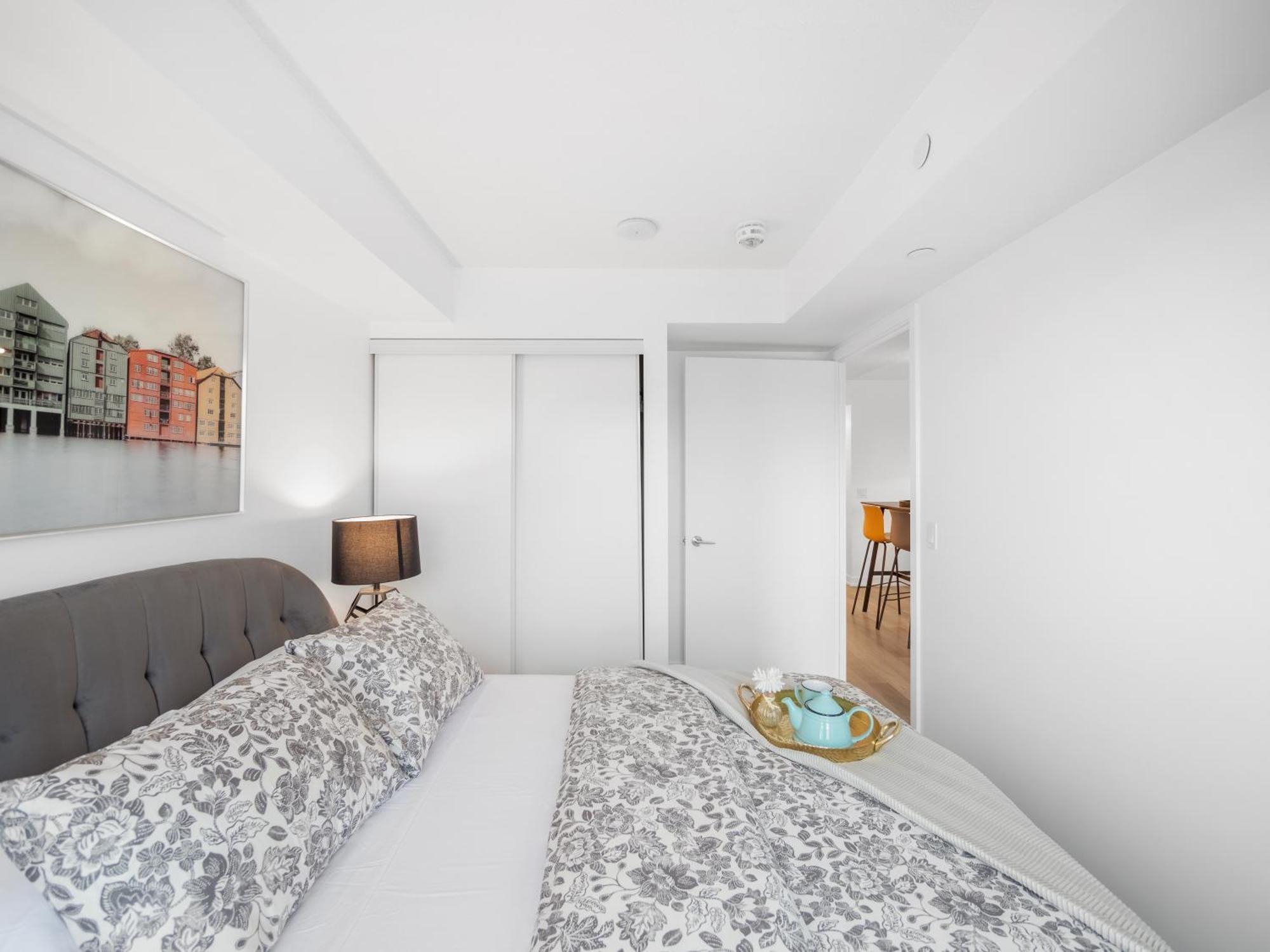 Sleek 1br & Office - Cn Tower, Skyline View
