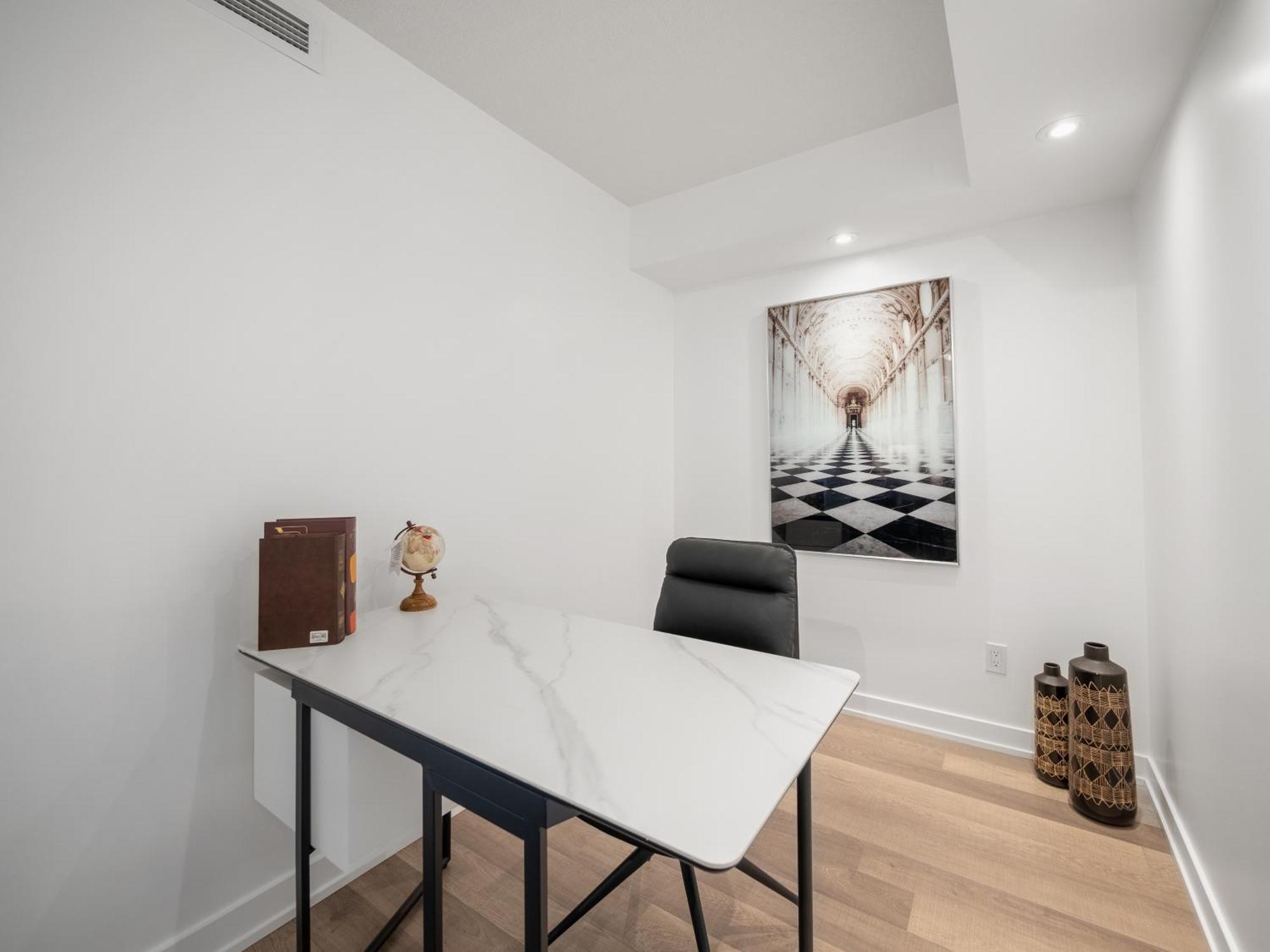 Sleek 1br & Office - Cn Tower, Skyline View *