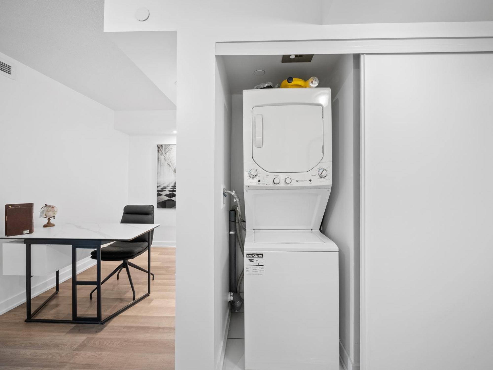 Apartment Sleek 1br & Office - Cn Tower, Skyline View