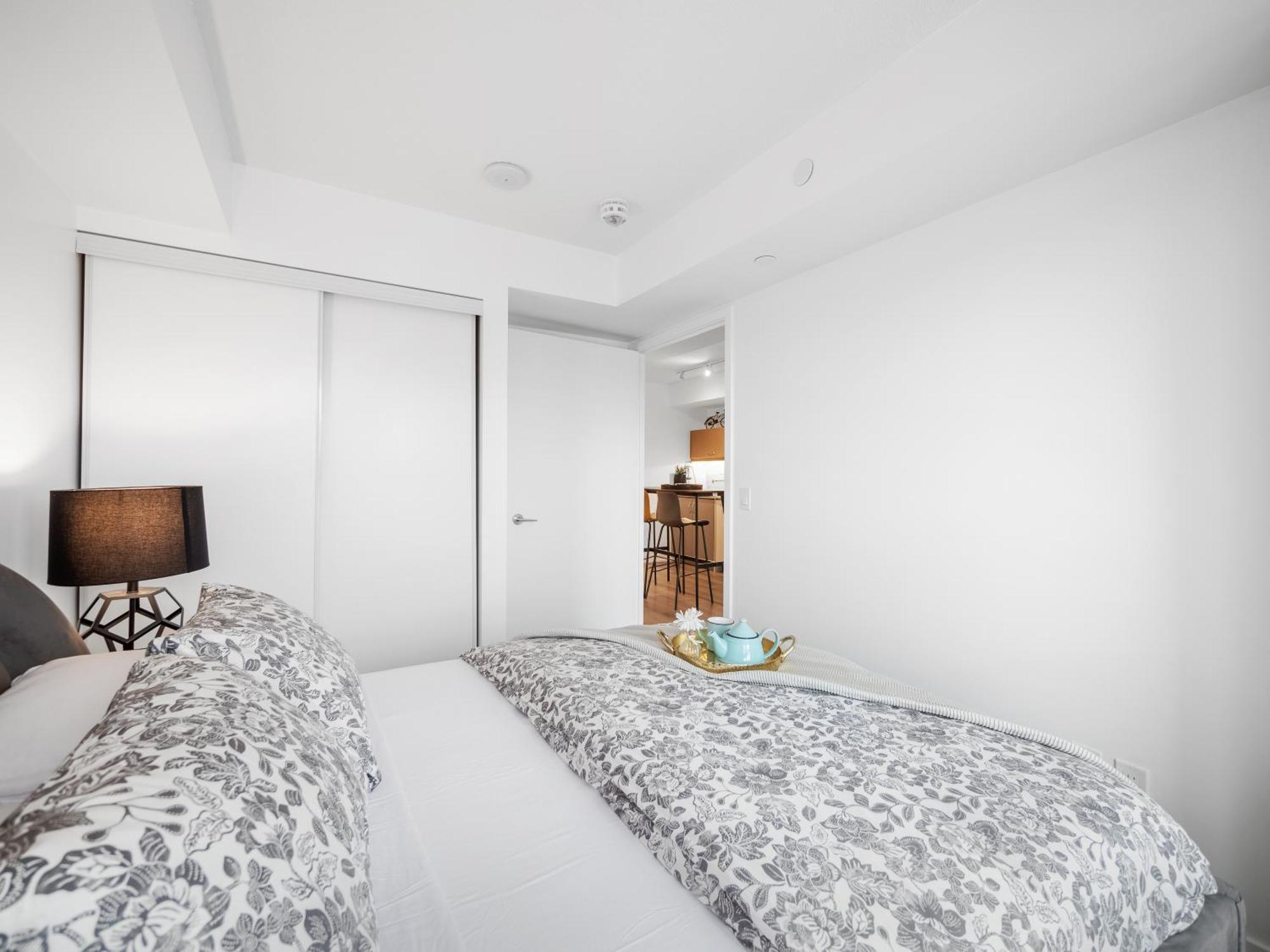 Apartment Sleek 1br & Office - Cn Tower, Skyline View Toronto