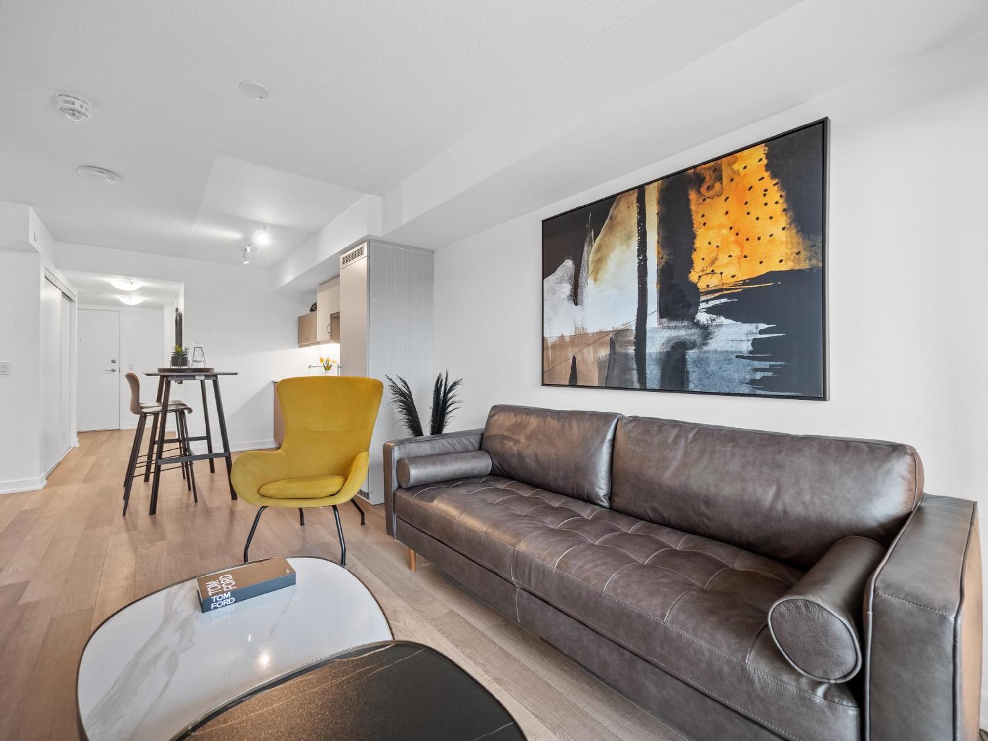 Sleek 1br & Office - Cn Tower, Skyline View * Toronto