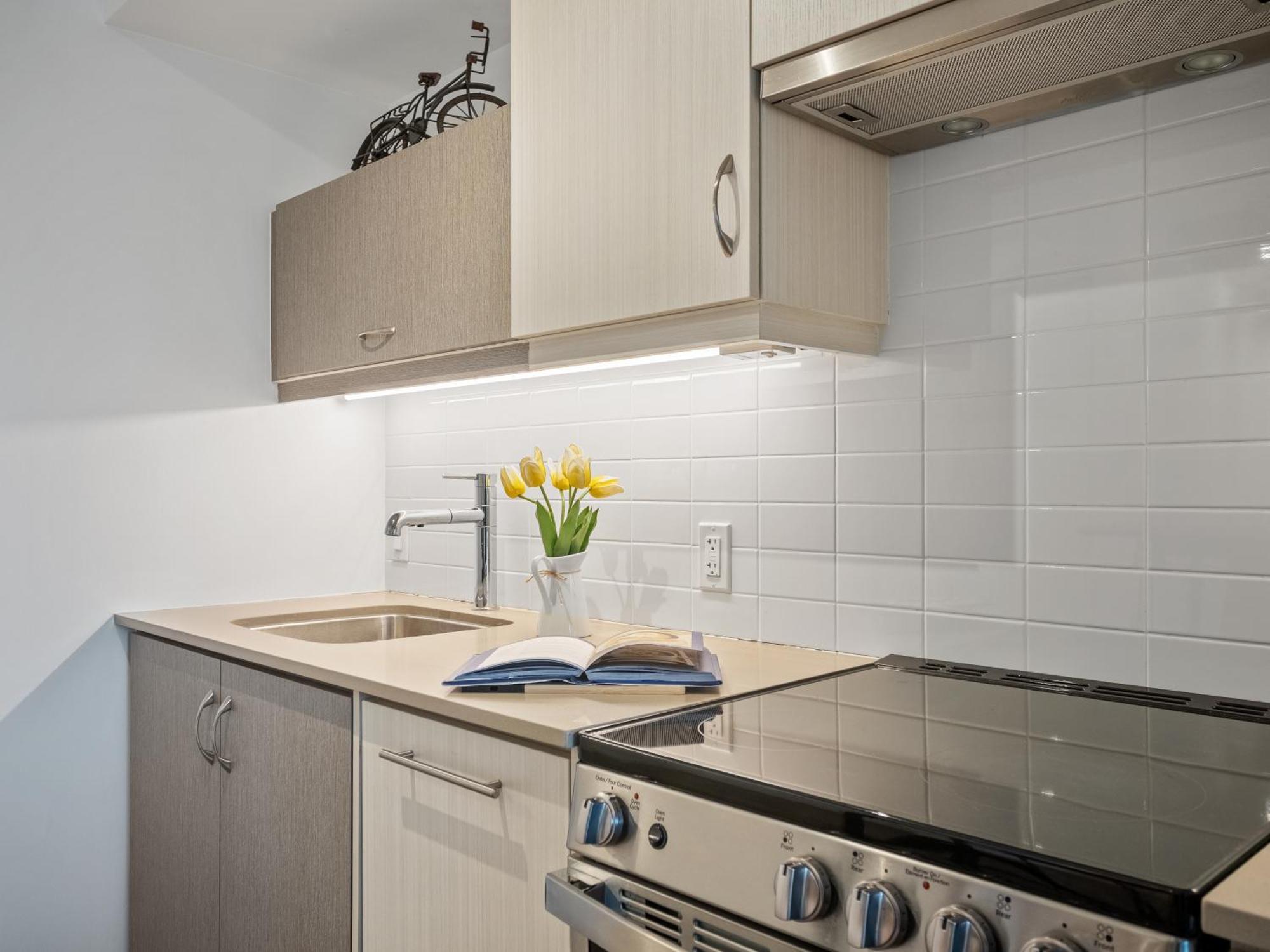 Apartment Sleek 1br & Office - Cn Tower, Skyline View Toronto