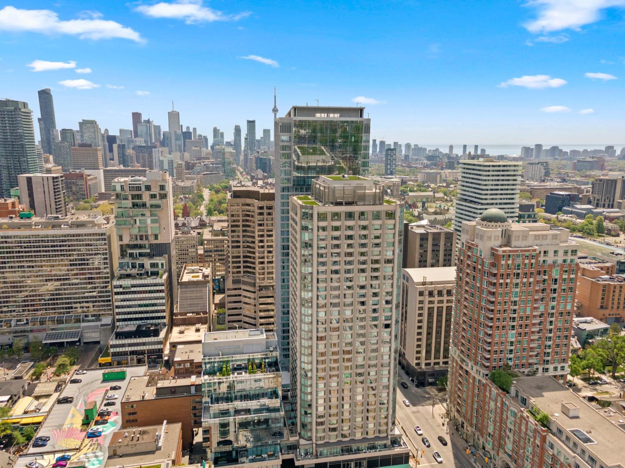 The Estate - Yorkville Apartment *