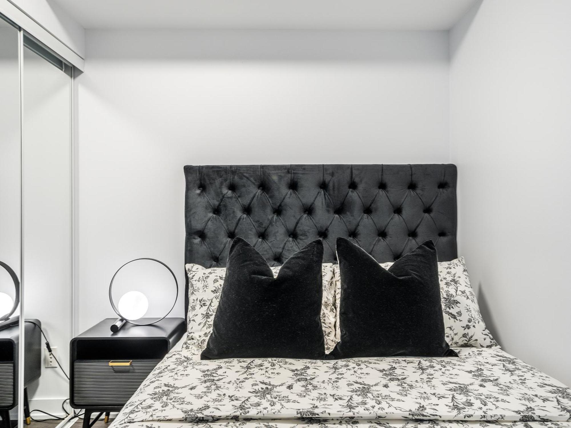 The Estate - Yorkville Apartment *