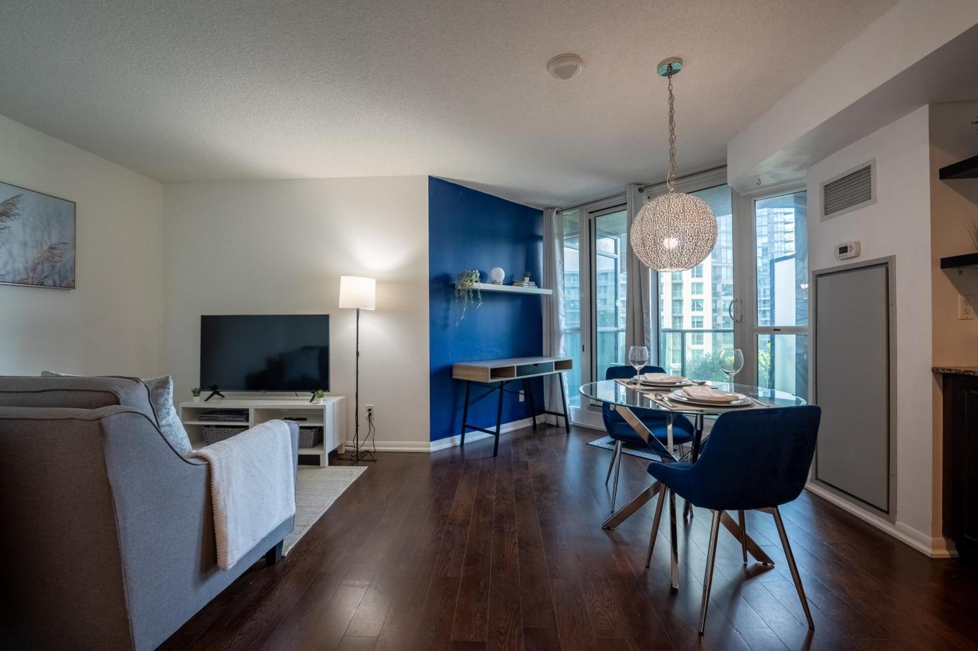 Fort York Apartment *