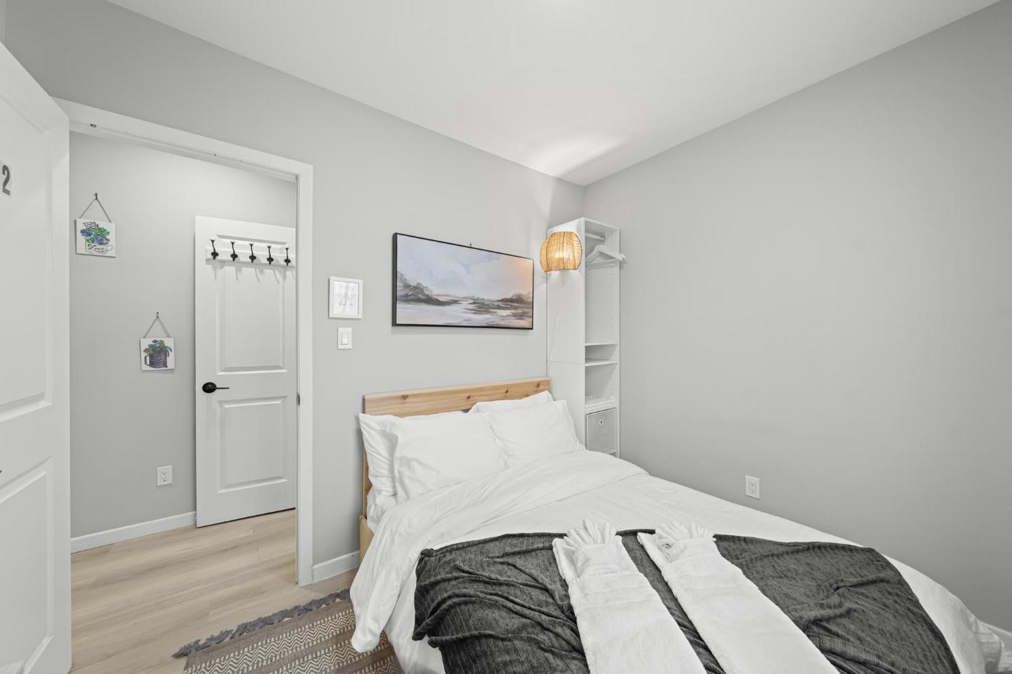 Close To Grocery Store, Subway, Work Space, Kitchen, Parking *