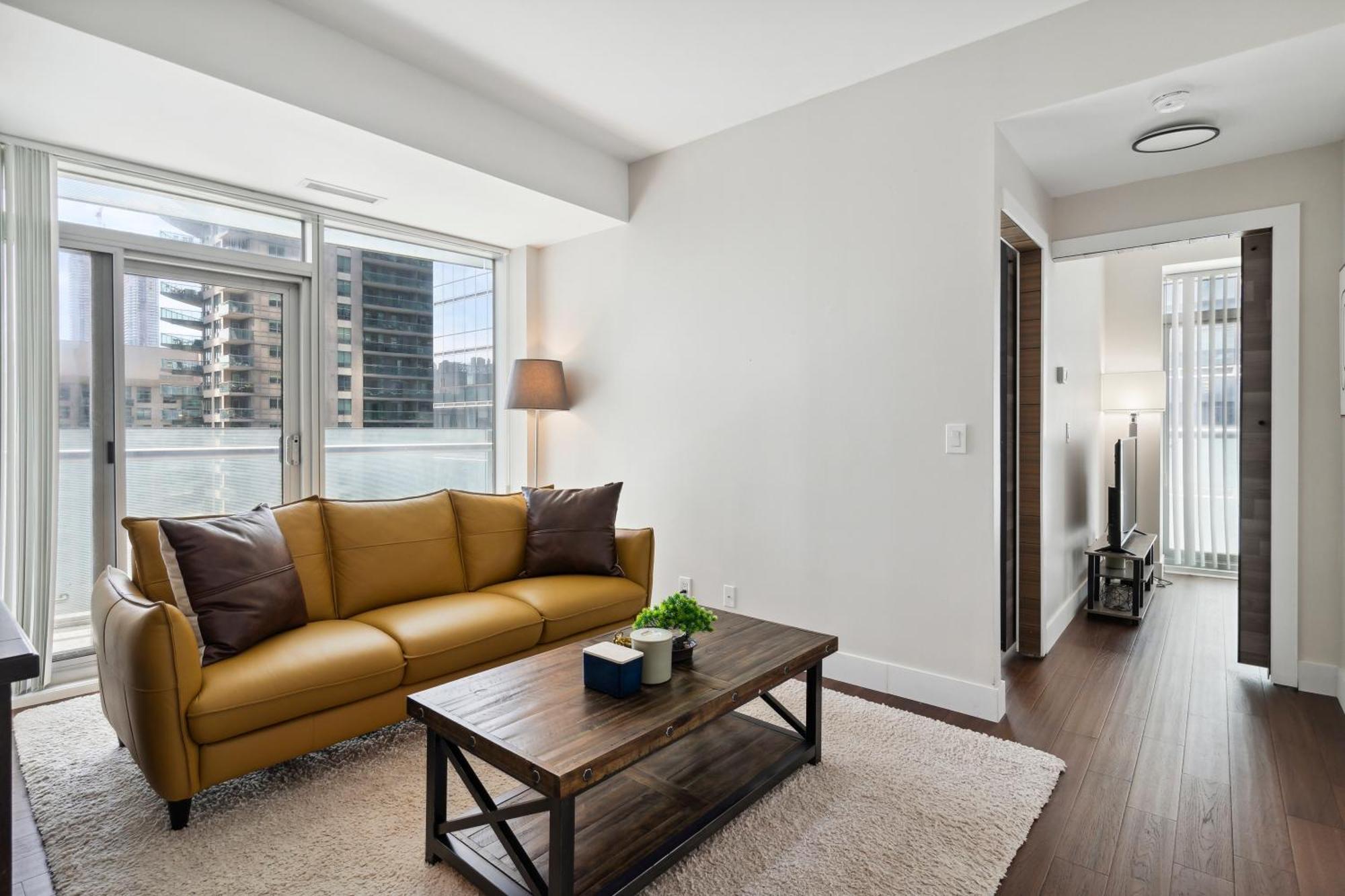 2bd Modern Steps From The Cn Tower *