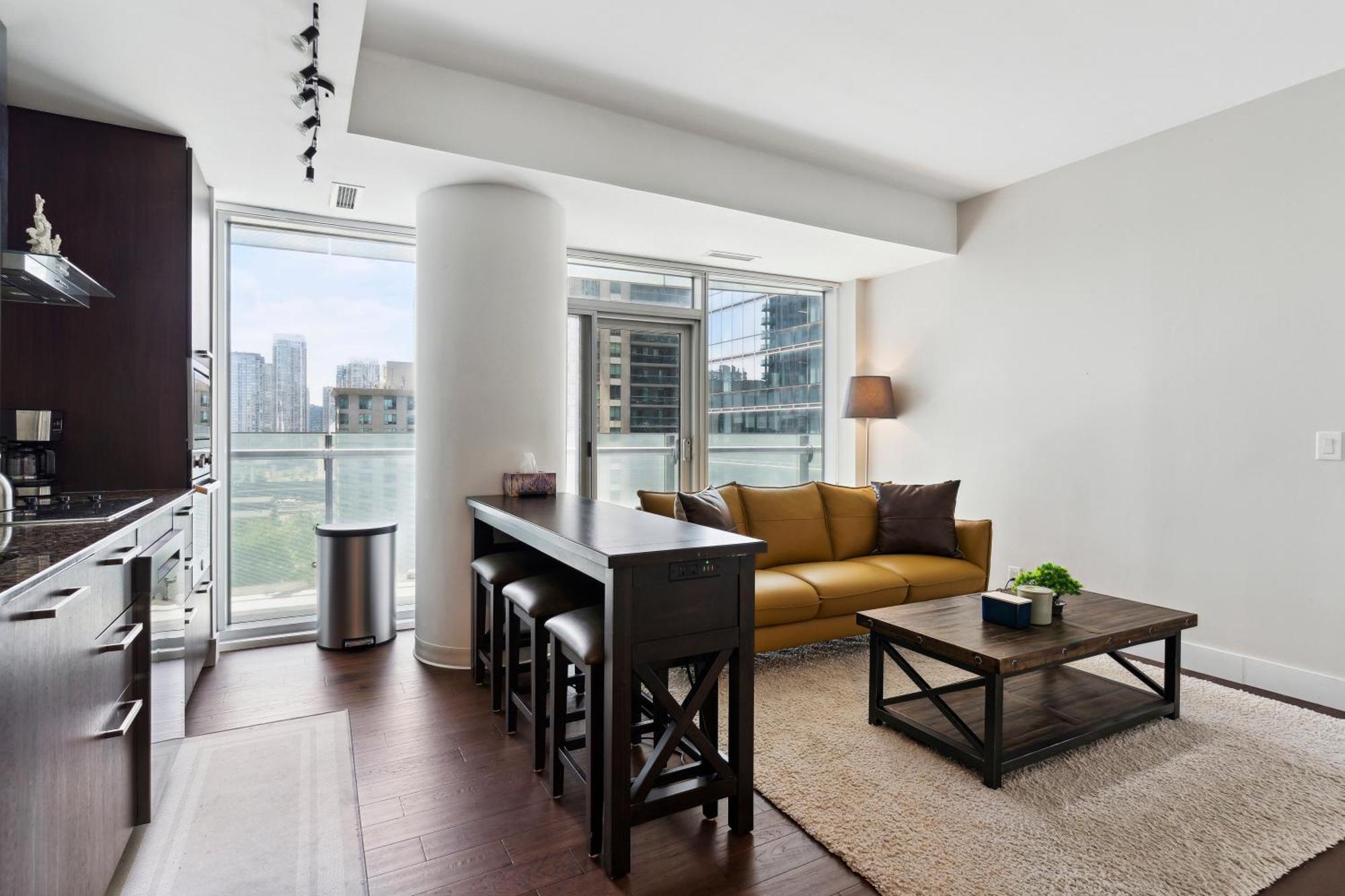2bd Modern Steps From The Cn Tower * Toronto