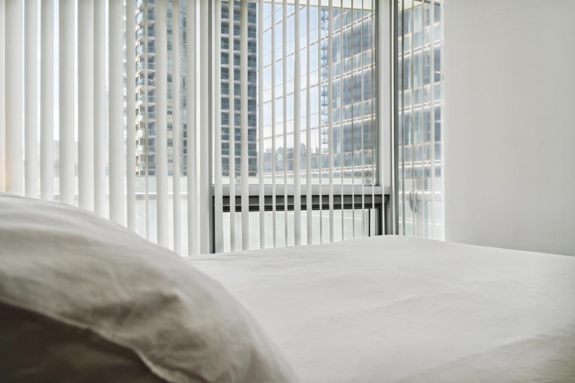 2bd Modern Steps From The Cn Tower