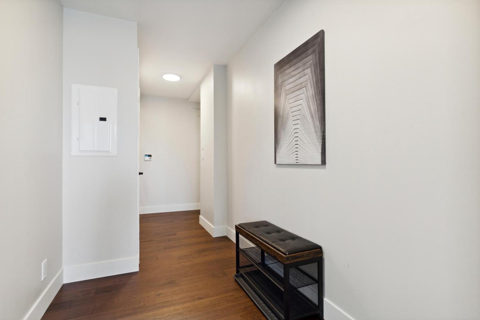 2bd Modern Steps From The Cn Tower * Toronto