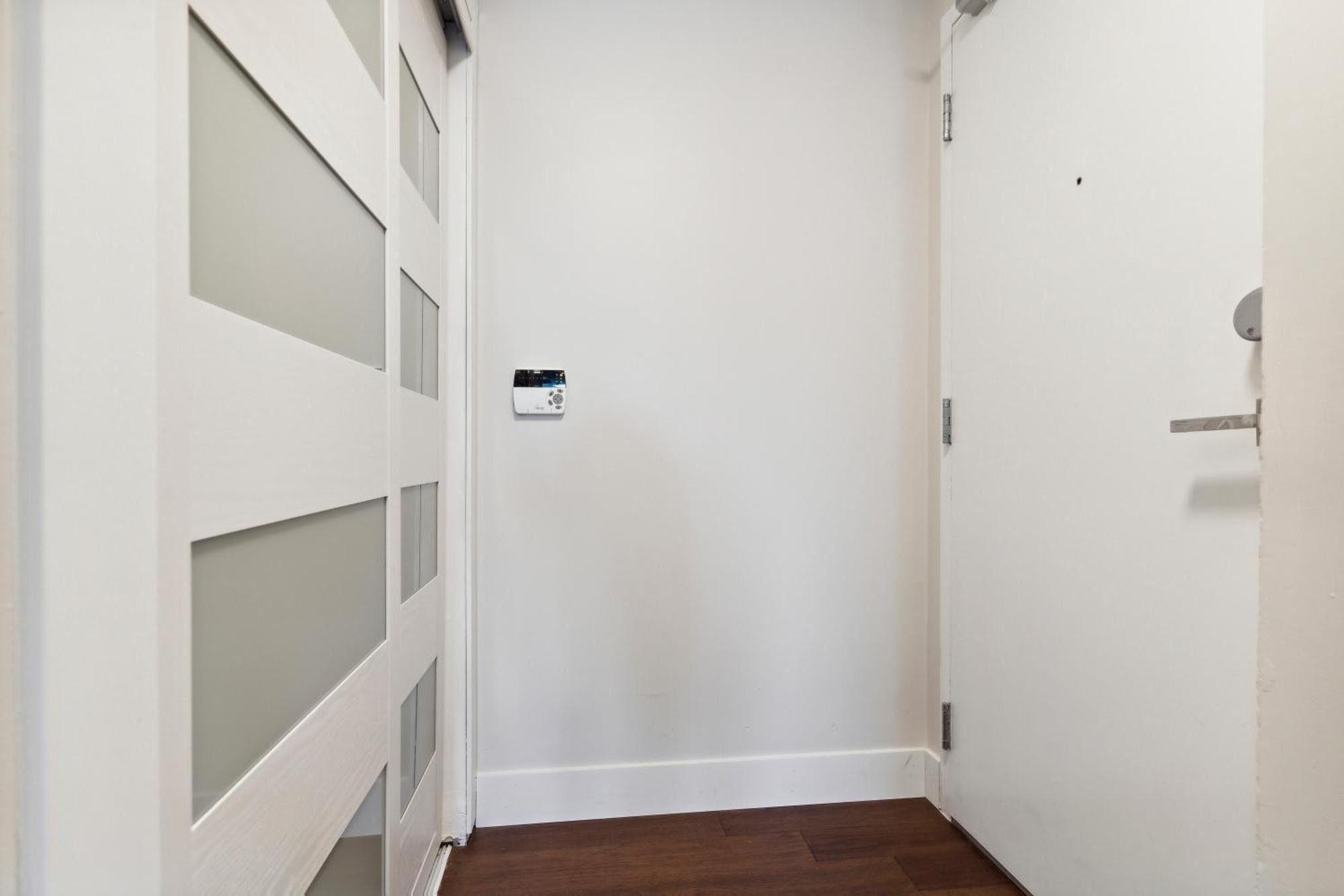 2bd Modern Steps From The Cn Tower Apartment