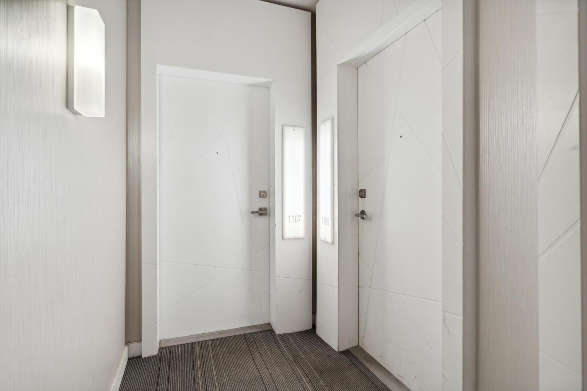 Apartment 2bd Modern Steps From The Cn Tower *