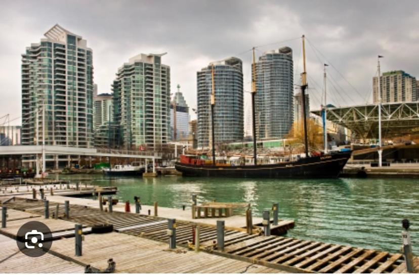 Lakeside Haven: Harbourfront With Million-dollar Views * Toronto