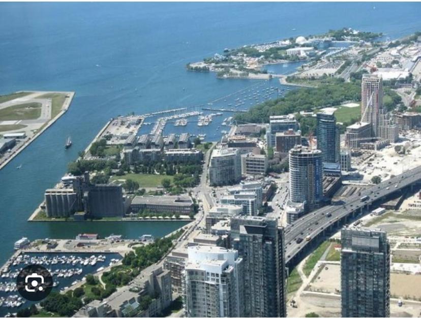 Lakeside Haven: Harbourfront With Million-dollar Views Apartment