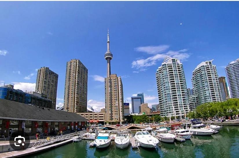 Lakeside Haven: Harbourfront With Million-dollar Views Apartment Toronto