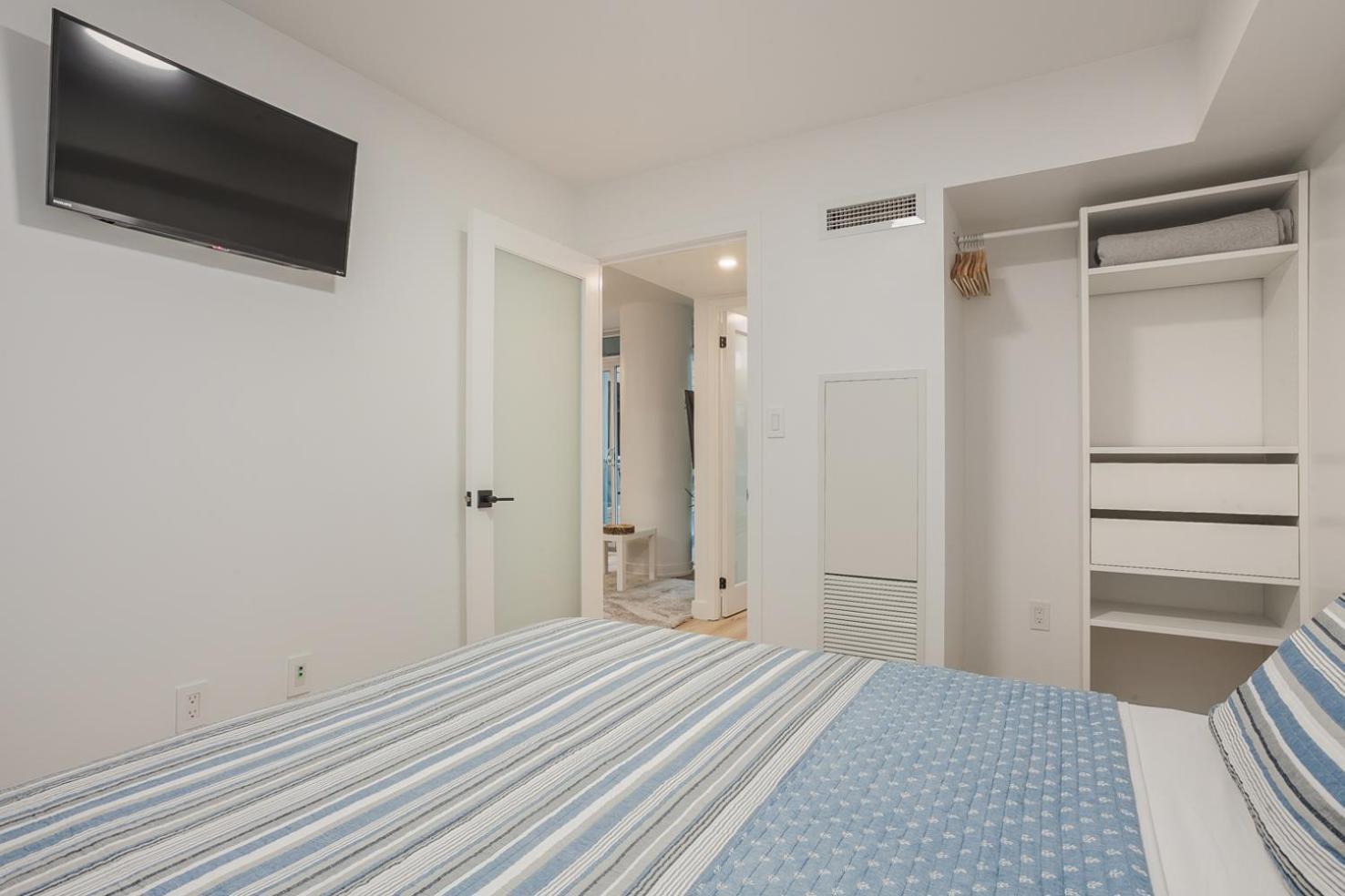 Cozy 2br Close To Cn Tower Apartment *