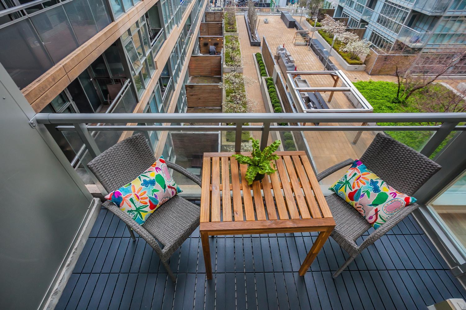 Cozy 2br Close To Cn Tower *